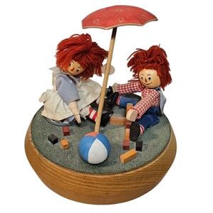 VTG 1971 Anri Raggedy Ann & Andy Raindrops Keep Falling On My Head 6" Music Box